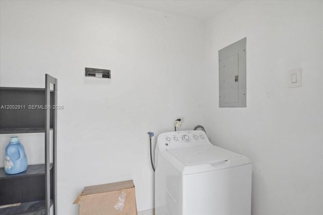 687 W 39th Pl, Hialeah, FL 33012