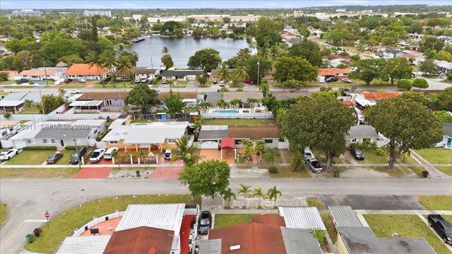 687 W 39th Pl, Hialeah, FL 33012