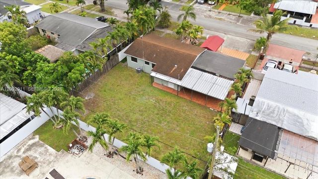 687 W 39th Pl, Hialeah, FL 33012