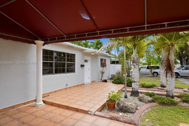 687 W 39th Pl, Hialeah, FL 33012