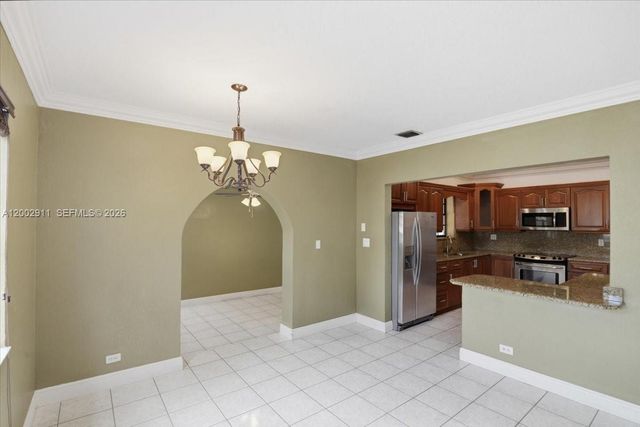 687 W 39th Pl, Hialeah, FL 33012