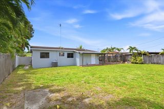 687 W 39th Pl, Hialeah, FL 33012