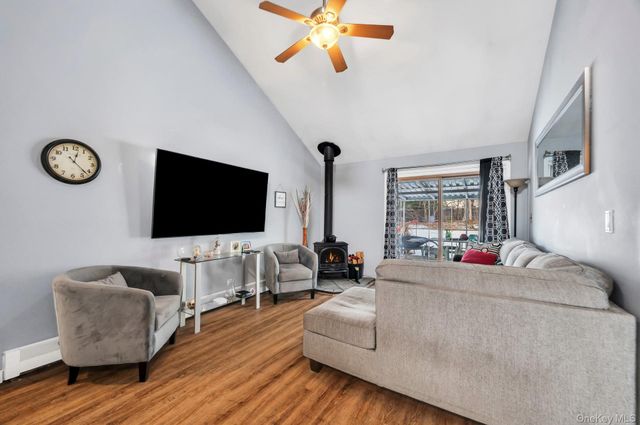 17 Groton Lane, Coram, NY 11727