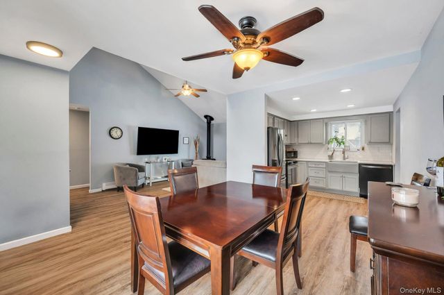 17 Groton Lane, Coram, NY 11727