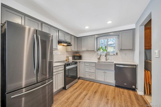 17 Groton Lane, Coram, NY 11727