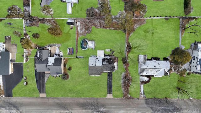 17 Groton Lane, Coram, NY 11727