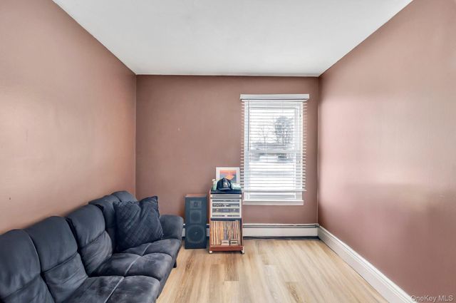 17 Groton Lane, Coram, NY 11727