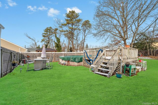 17 Groton Lane, Coram, NY 11727