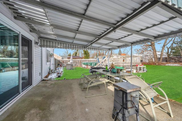 17 Groton Lane, Coram, NY 11727