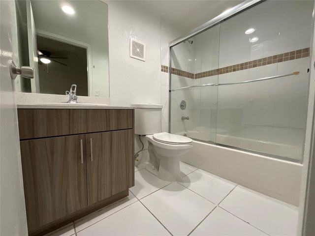 19455 NE 10 Avenue 2-511, North Miami Beach, FL 33179