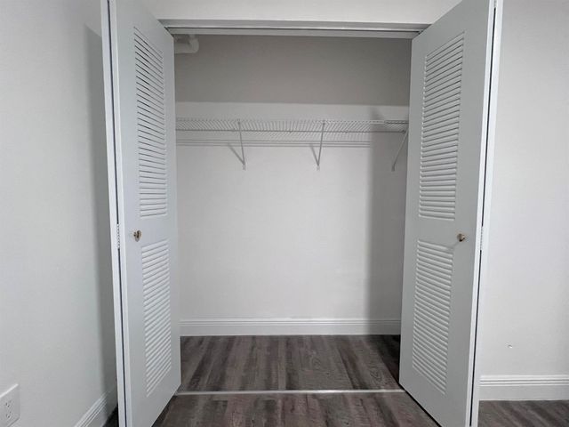 19455 NE 10 Avenue 2-511, North Miami Beach, FL 33179