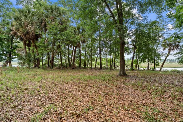 14 Palm Point Rd, Beaufort, SC 29907