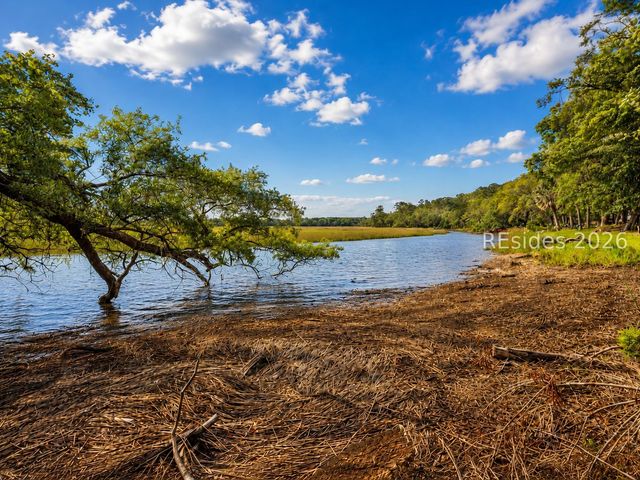 14 Palm Point Rd, Beaufort, SC 29907