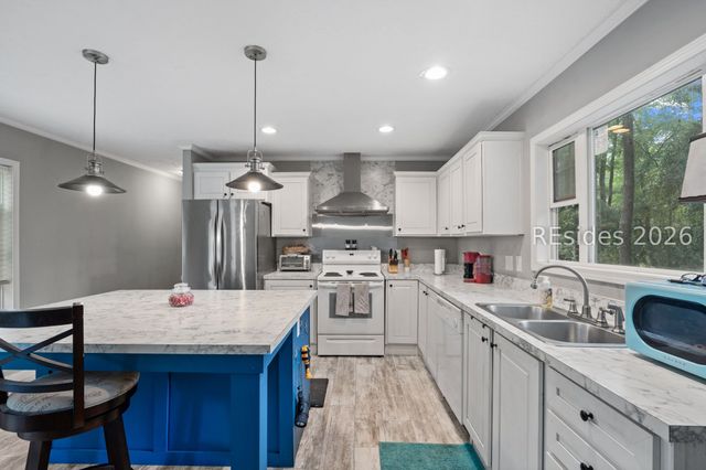 14 Palm Point Rd, Beaufort, SC 29907