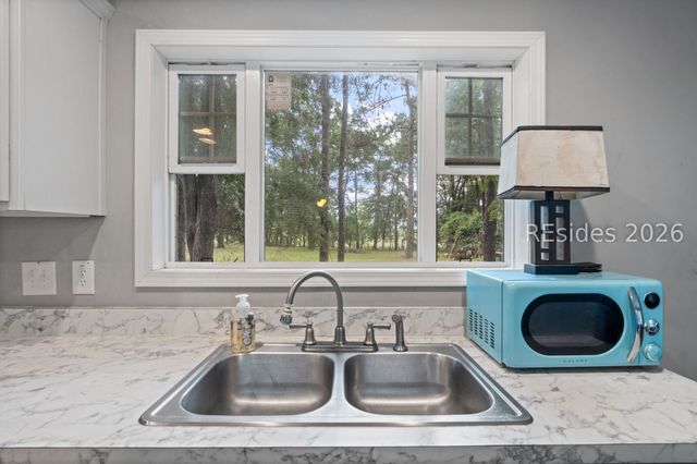 14 Palm Point Rd, Beaufort, SC 29907
