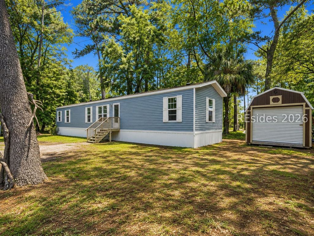 14 Palm Point Rd, Beaufort, SC 29907
