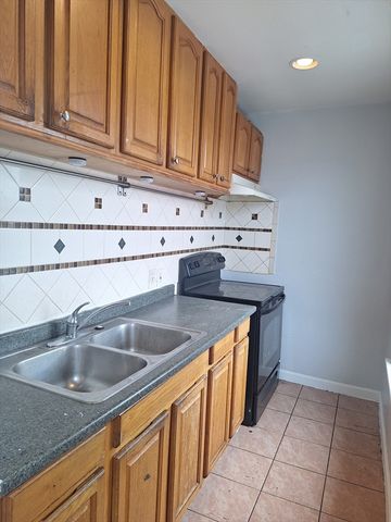 246 Millbury St, Worcester, MA 01610