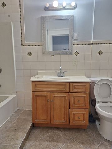 246 Millbury St, Worcester, MA 01610