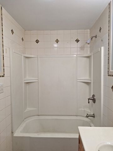 246 Millbury St, Worcester, MA 01610