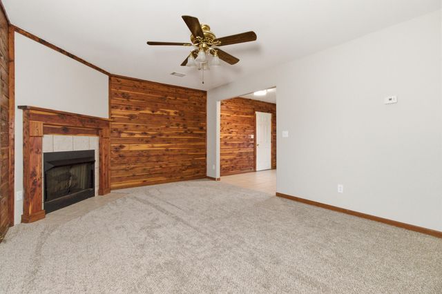 8372 County Road 5090, West Plains, MO 65775