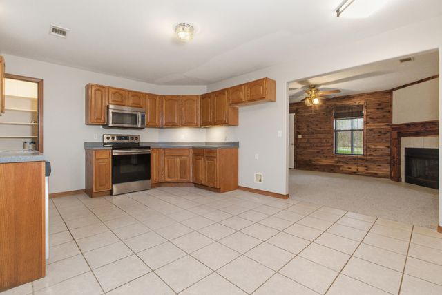 8372 County Road 5090, West Plains, MO 65775