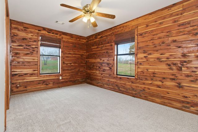 8372 County Road 5090, West Plains, MO 65775