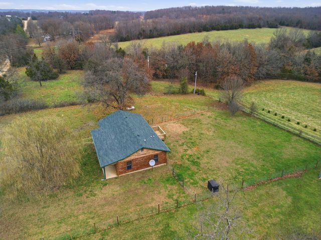 8372 County Road 5090, West Plains, MO 65775
