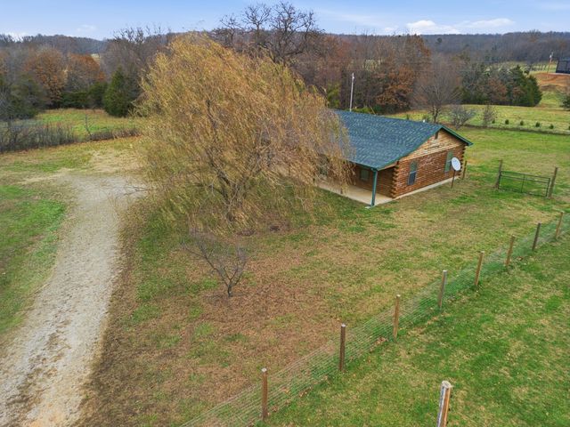 8372 County Road 5090, West Plains, MO 65775