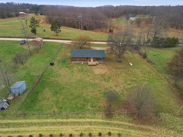 8372 County Road 5090, West Plains, MO 65775
