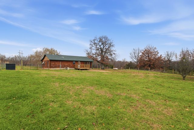 8372 County Road 5090, West Plains, MO 65775