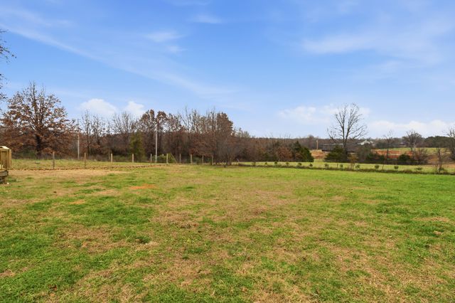 8372 County Road 5090, West Plains, MO 65775