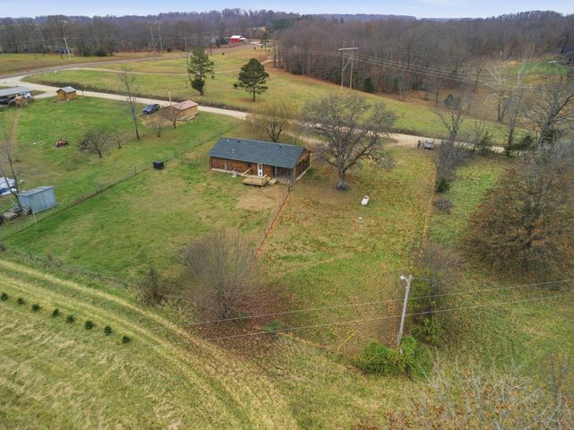 8372 County Road 5090, West Plains, MO 65775