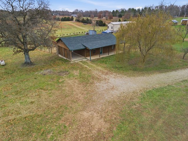 8372 County Road 5090, West Plains, MO 65775