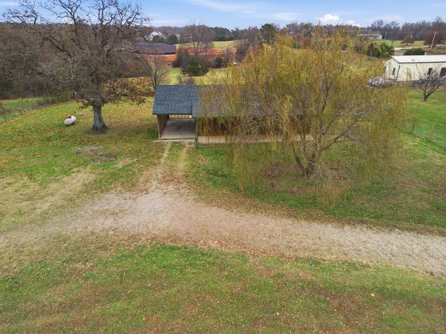 8372 County Road 5090, West Plains, MO 65775