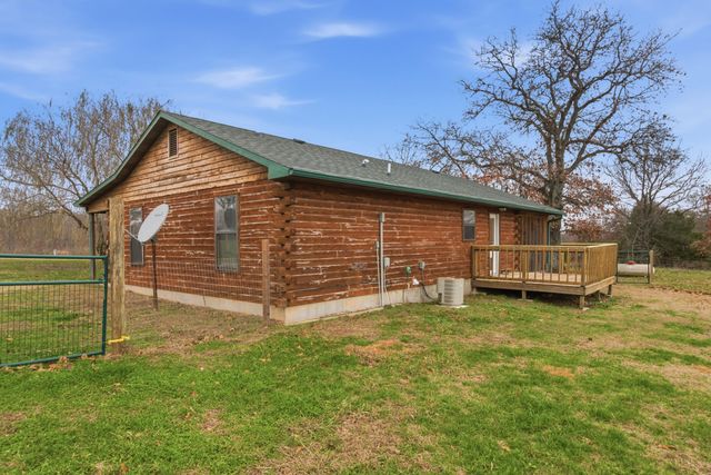 8372 County Road 5090, West Plains, MO 65775