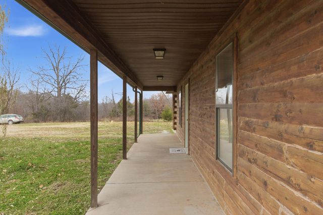 8372 County Road 5090, West Plains, MO 65775