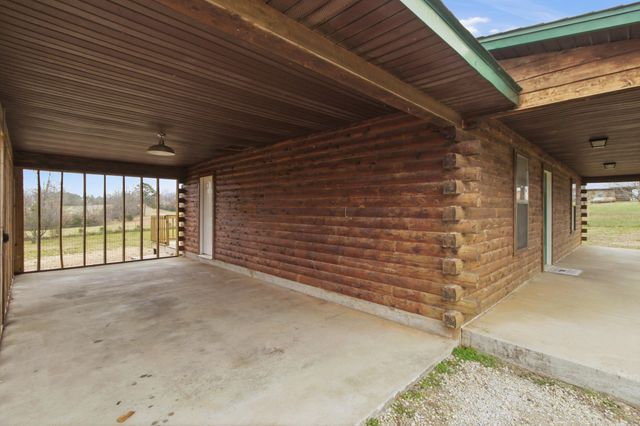 8372 County Road 5090, West Plains, MO 65775