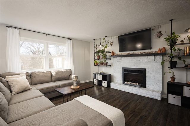 626 Jill Ann Drive, Knob Noster, MO 65336