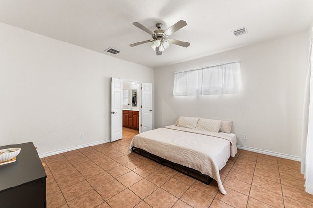 7619 Bit Cir, Elmendorf, TX 78112