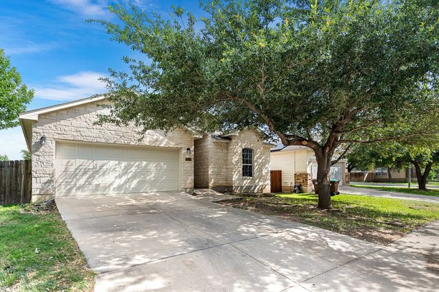 7619 Bit Cir, Elmendorf, TX 78112