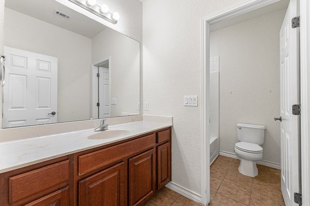 7619 Bit Cir, Elmendorf, TX 78112