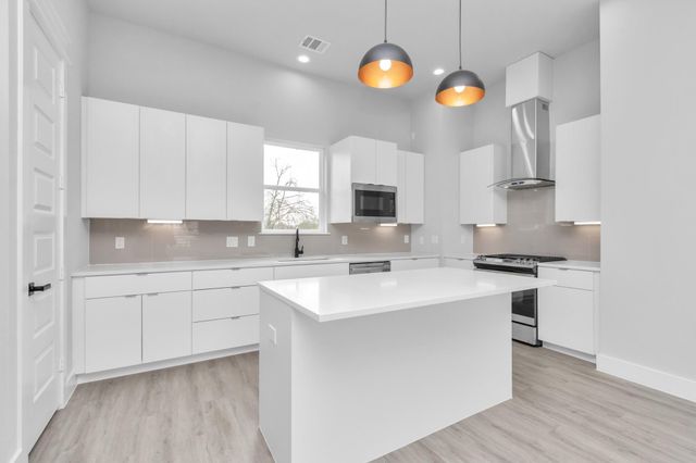 2706 Dennis Street, Houston, TX 77004