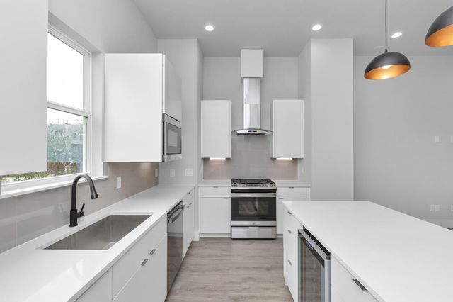 2706 Dennis Street, Houston, TX 77004