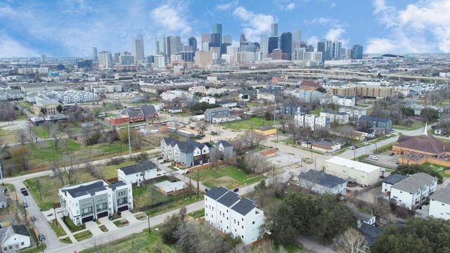 2706 Dennis Street, Houston, TX 77004
