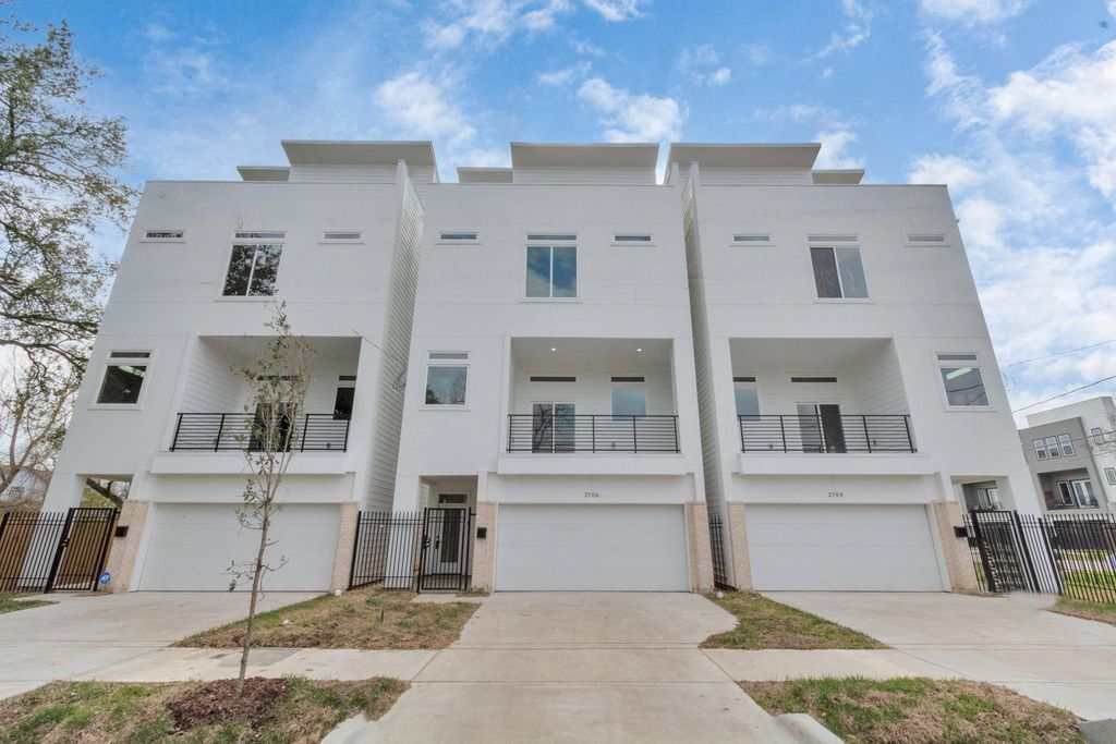 2706 Dennis Street, Houston, TX 77004