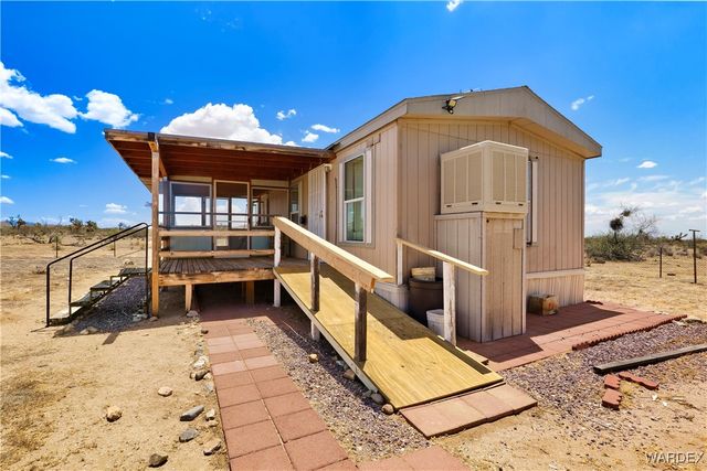 6705 E Red Barrel Drive, Yucca, AZ 86438