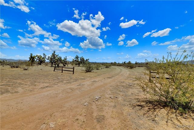 6705 E Red Barrel Drive, Yucca, AZ 86438