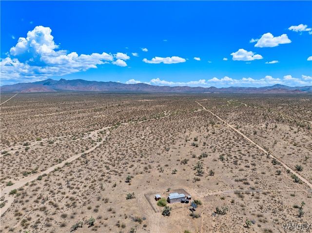 6705 E Red Barrel Drive, Yucca, AZ 86438