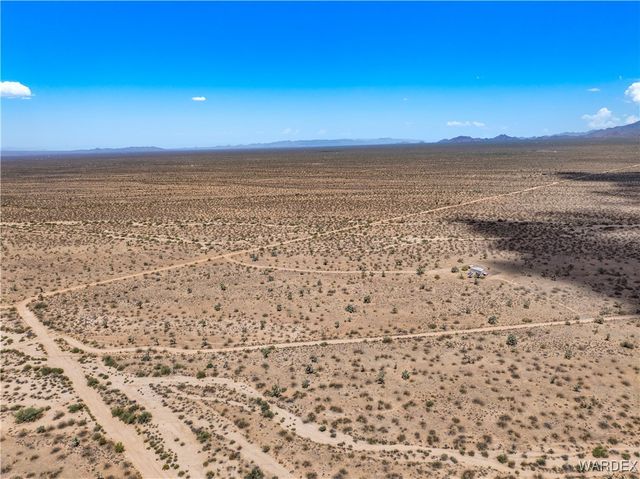 6705 E Red Barrel Drive, Yucca, AZ 86438