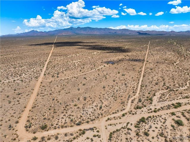 6705 E Red Barrel Drive, Yucca, AZ 86438